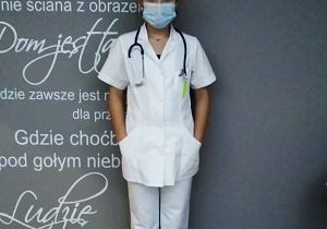 Martynka w roli pielęgniarki. Fot. I.Misiak